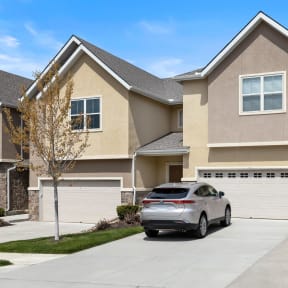 1, 2 & 3-Bedroom Apartment Homes in Lenexa, KS | Prairie Creek
